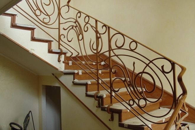 лестница в доме на второй этаж в Санкт-Петербурге и Беларуси